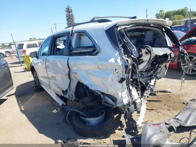 Toyota SIENNA XLE 2021 5TDYRKEC9MS014232 Image 3