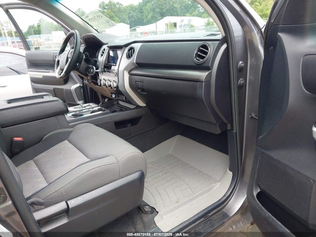 5TFUY5F13EX398987 Toyota Tundra Sr5 5.7l V8