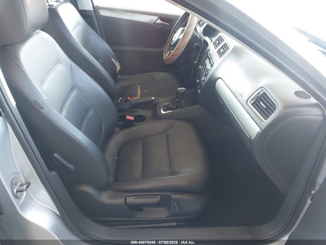 45570249 :رقم المزاد ، 3VWDP7AJ1DM214766 vin ، 2013 Volkswagen Jetta 2.5l Se مزاد بيع