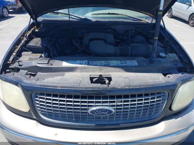 45570372 :رقم المزاد ، 1FMFU18L72LA21167 vin ، 2002 Ford Expedition Eddie Bauer مزاد بيع
