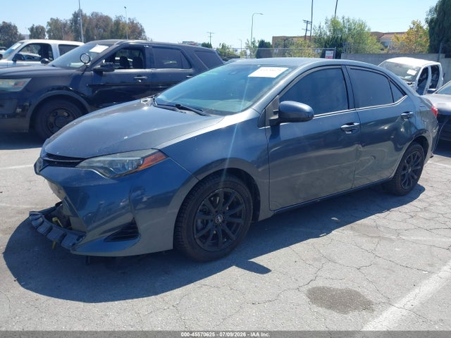 Toyota COROLLA LE 2018 5YFBURHE2JP855517 Image 2