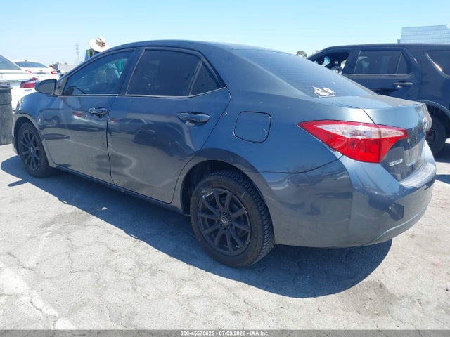 Toyota COROLLA LE 2018 5YFBURHE2JP855517 Image 3