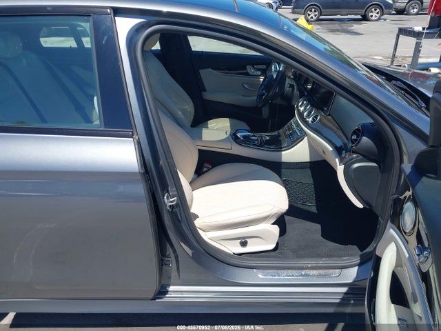 Mercedes-Benz E 300 2019 WDDZF4JB5KA529735 Image 5