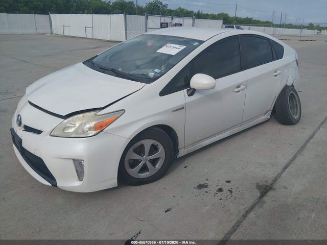 Toyota Prius Four 2014 JTDKN3DU3E1777511 Image 2