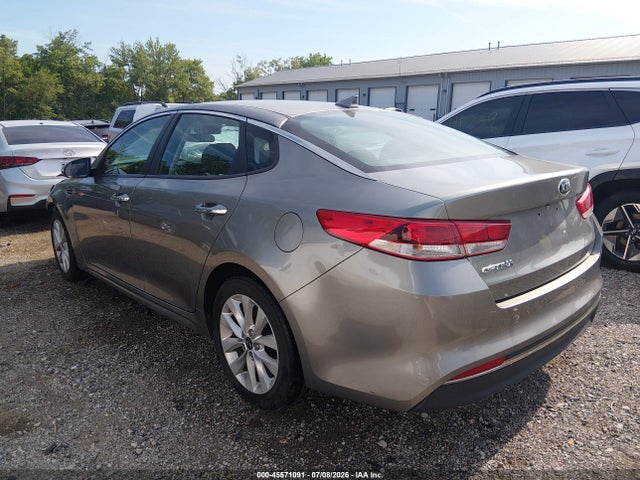 2017 Kia Optima Lx მანქანა იყიდება აუქციონზე, vin: 5XXGT4L32HG155551, აუქციონის ნომერი: 45571091