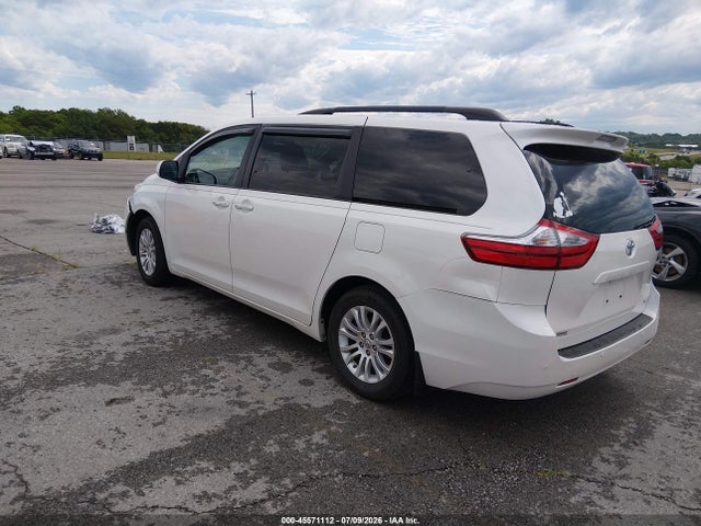 2017 Toyota Sienna Xle Premium 8 Passenger მანქანა იყიდება აუქციონზე, vin: 5TDYZ3DC6HS847872, აუქციონის ნომერი: 45571112