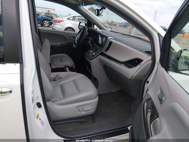 2017 Toyota Sienna Xle Premium 8 Passenger მანქანა იყიდება აუქციონზე, vin: 5TDYZ3DC6HS847872, აუქციონის ნომერი: 45571112