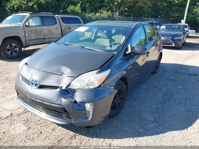 Toyota Prius Two 2014 JTDKN3DU9E0392038 Image 2