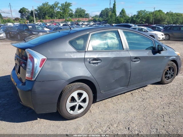 Toyota Prius Two 2014 JTDKN3DU9E0392038 Image 4