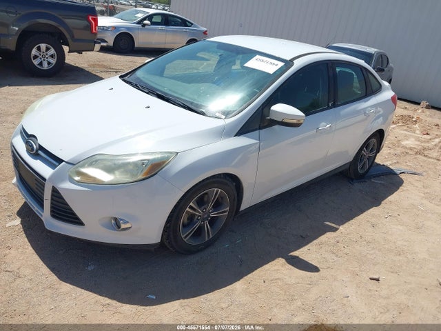 Ford FOCUS SE 2014 1FADP3F22EL224325 Image 2