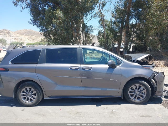 Toyota SIENNA LE 2021 5TDKRKEC4MS049430 Image 13