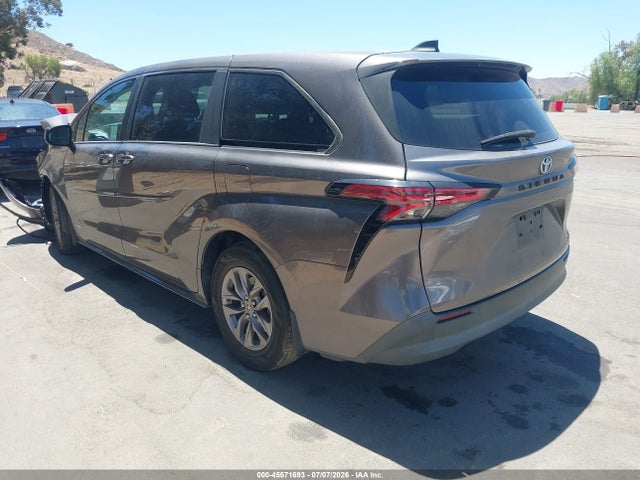 Toyota SIENNA LE 2021 5TDKRKEC4MS049430 Image 3
