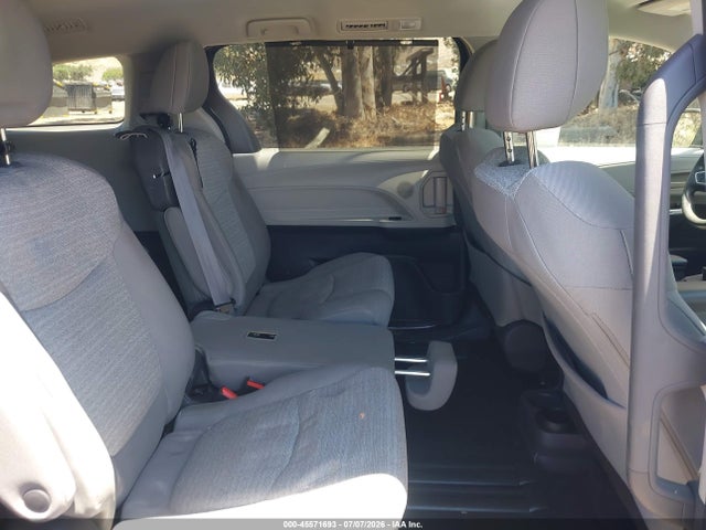 Toyota SIENNA LE 2021 5TDKRKEC4MS049430 Image 8