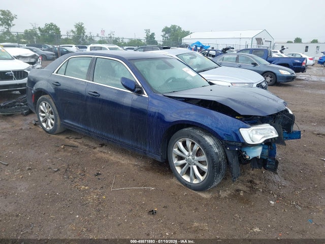 Продажа на аукционе авто 2015 Chrysler 300 Limited, vin: 2C3CCARG9FH808561, номер лота: 45571893