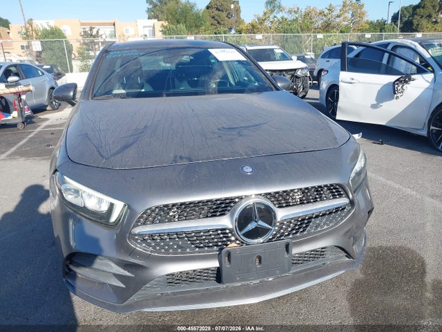 WDD3G4EB3KW006374 Mercedes-Benz A 220