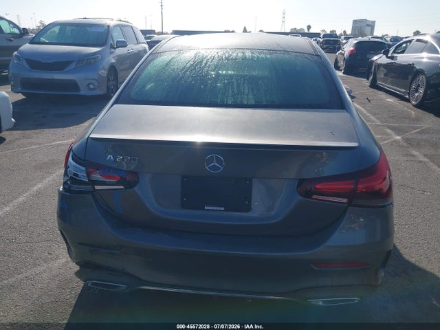 WDD3G4EB3KW006374 Mercedes-Benz A 220