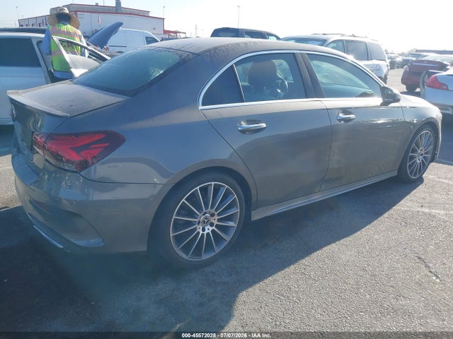 WDD3G4EB3KW006374 Mercedes-Benz A 220