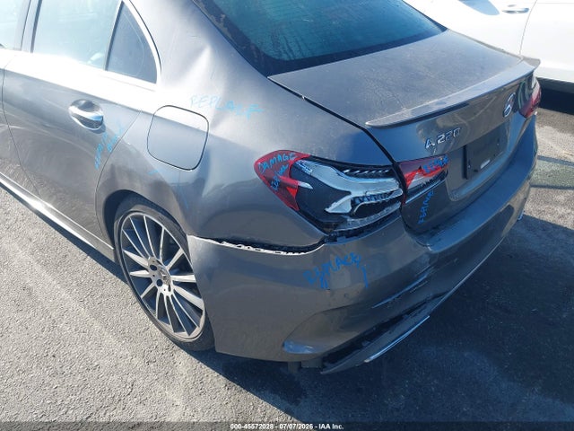 WDD3G4EB3KW006374 Mercedes-Benz A 220