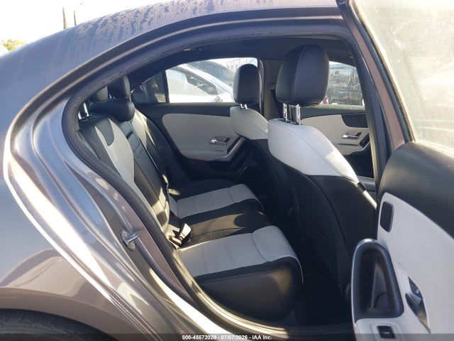 WDD3G4EB3KW006374 Mercedes-Benz A 220