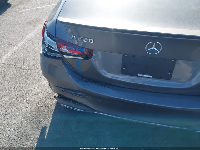 WDD3G4EB3KW006374 Mercedes-Benz A 220