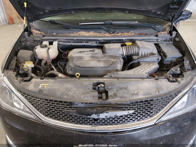 Auction sale of the 2017 Chrysler Pacifica Touring-l, vin: 2C4RC1BG8HR523864, lot number: 45572052