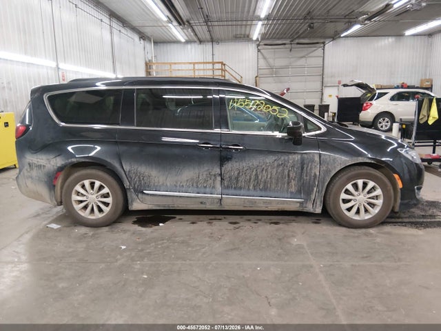 Auction sale of the 2017 Chrysler Pacifica Touring-l, vin: 2C4RC1BG8HR523864, lot number: 45572052