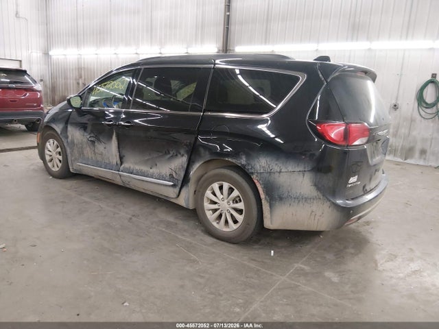 Auction sale of the 2017 Chrysler Pacifica Touring-l, vin: 2C4RC1BG8HR523864, lot number: 45572052