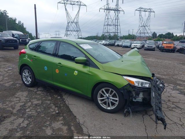 Ford FOCUS SE 2018 1FADP3K24JL307156 Image 1