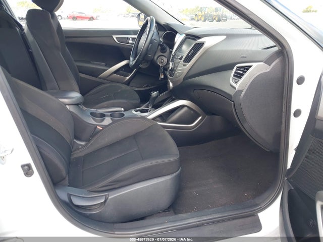 2017 Hyundai Veloster მანქანა იყიდება აუქციონზე, vin: KMHTC6AD6HU312753, აუქციონის ნომერი: 45572629