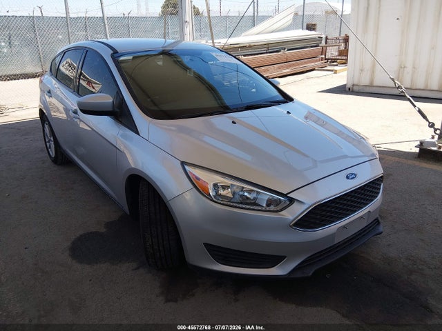 Ford FOCUS SE 2018 1FADP3K24JL251154 Image 1