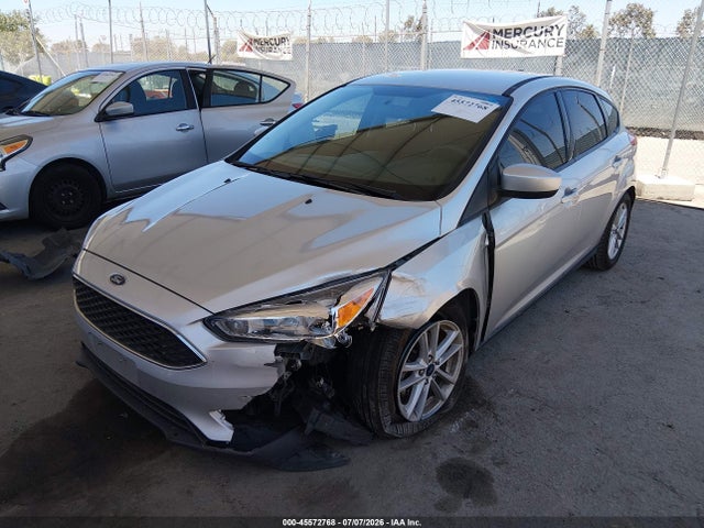 Ford FOCUS SE 2018 1FADP3K24JL251154 Image 2