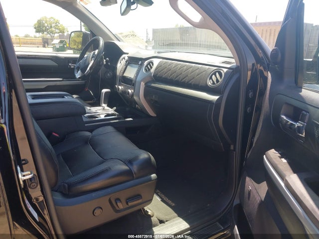 45572915 :رقم المزاد ، 5TFAY5F16JX764678 vin ، 2018 Toyota Tundra Platinum 5.7l V8 مزاد بيع