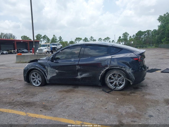 2024 Tesla Model Y Long Range Single Motor Rear-wheel Drive/rwd მანქანა იყიდება აუქციონზე, vin: 7SAYGDED1RF038517, აუქციონის ნომერი: 45573183
