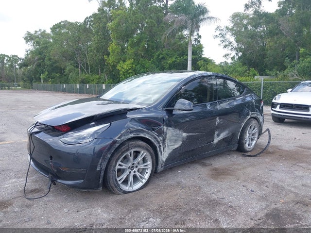 2024 Tesla Model Y Long Range Single Motor Rear-wheel Drive/rwd მანქანა იყიდება აუქციონზე, vin: 7SAYGDED1RF038517, აუქციონის ნომერი: 45573183