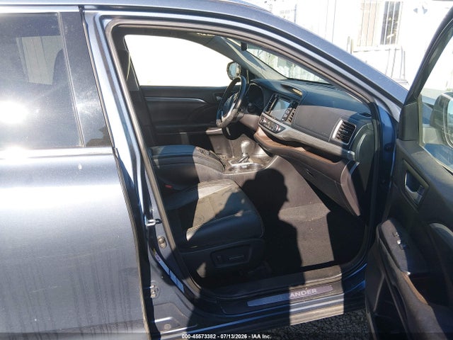 Toyota Highlander Limited 2018 5TDDZRFH4JS828074 Image 5