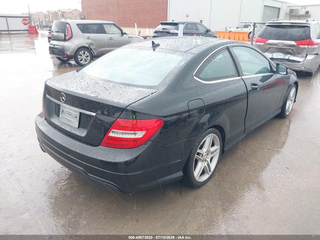 2015 Mercedes-benz C 250 მანქანა იყიდება აუქციონზე, vin: WDDGJ4HBXFG417821, აუქციონის ნომერი: 45573520