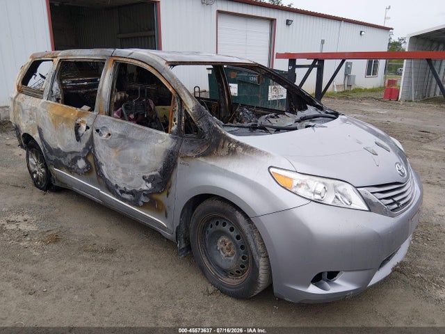 Toyota Sienna Le 7 Passenger 2017 5TDJZ3DCXHS168172 головне зображення