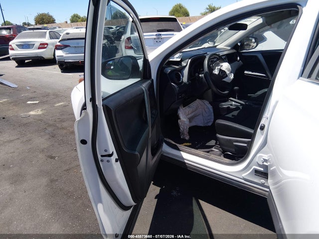 Toyota RAV4 LE 2018 2T3ZFREV4JW519077 Image 5