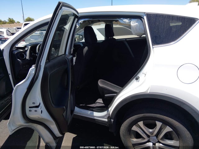 Toyota RAV4 LE 2018 2T3ZFREV4JW519077 Image 8