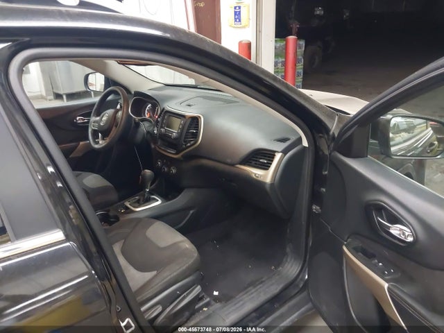 1C4PJLCB2JD511374 Jeep Cherokee Latitude Fwd