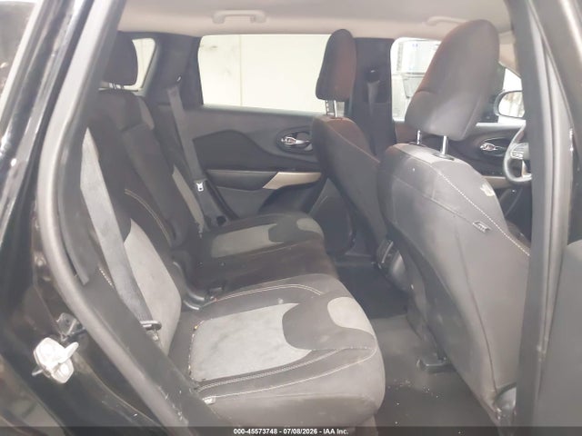 1C4PJLCB2JD511374 Jeep Cherokee Latitude Fwd