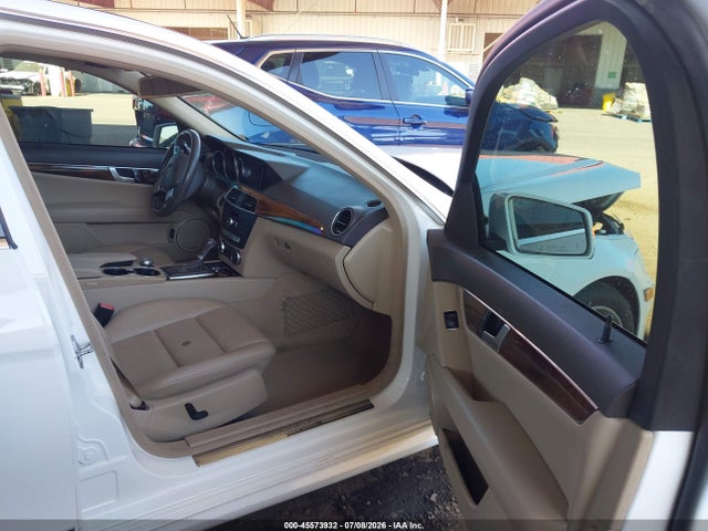 45573932 :رقم المزاد ، WDDGF4HB9DR298808 vin ، 2013 Mercedes-benz C 250 Sport مزاد بيع