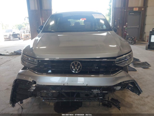 Продаж на аукціоні авто 2024 Volkswagen Tiguan 2.0t Se R-line Black, vin: 3VV8B7AX7RM115403, номер лоту: 45573934