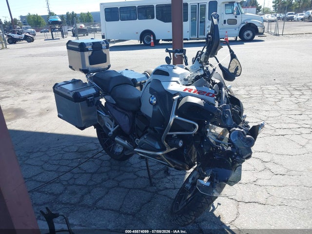 2016 WB10A1209GZ666471 main image