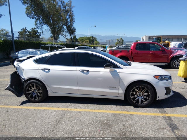 3FA6P0MU8KR195888 Ford Fusion Hybrid Sel