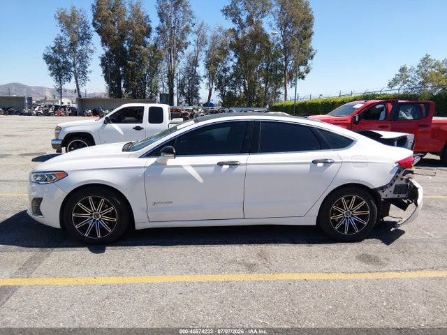 3FA6P0MU8KR195888 Ford Fusion Hybrid Sel