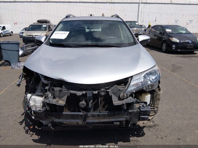 JTMRFREV6FD118621 Toyota Rav4 Xle