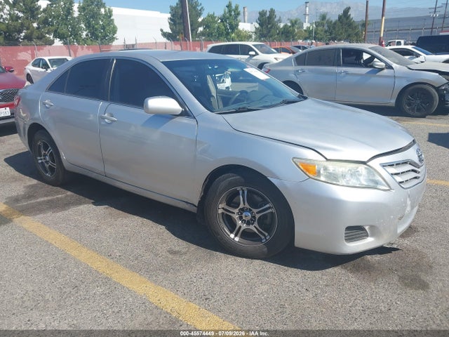 45574449 :رقم المزاد ، 4T4BF3EK0BR198692 vin ، 2011 Toyota Camry Le مزاد بيع