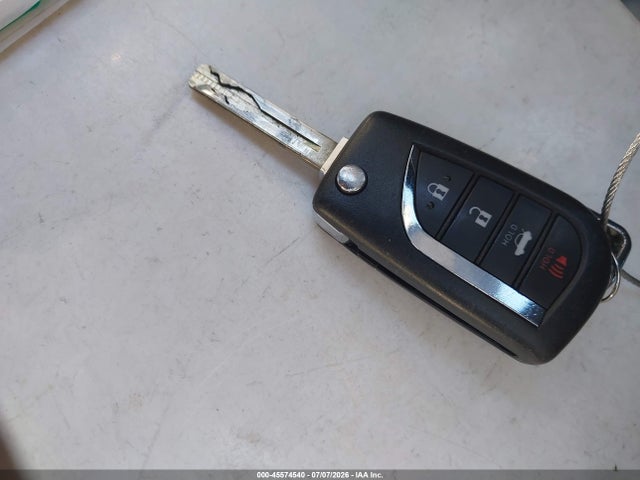 JTDEPRAE9LJ105005 Toyota COROLLA LE