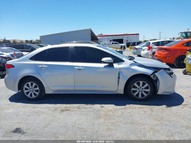JTDEPRAE9LJ105005 Toyota COROLLA LE